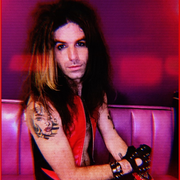 Meet your Posher, Stephen - Picture 2 of 4